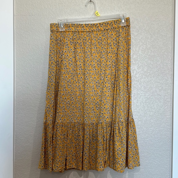 Skirt - Picture 1 of 2